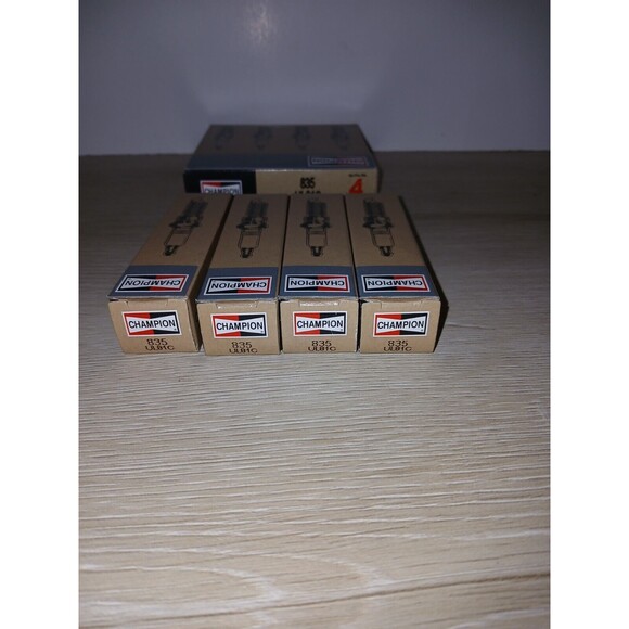 Set Of 4 Champion Copper Plus Spark Plugs 835 UL81C Federal-Mogul 2017 New - Picture 1 of 16